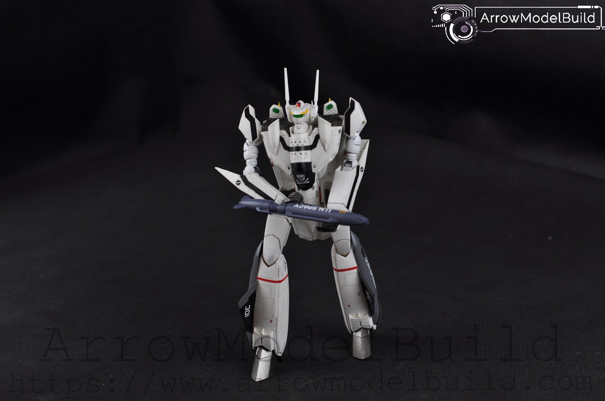 Picture of AeroModelBuild Macross VT-1 Mech Mode Built & Painted 1/72 Model Kit