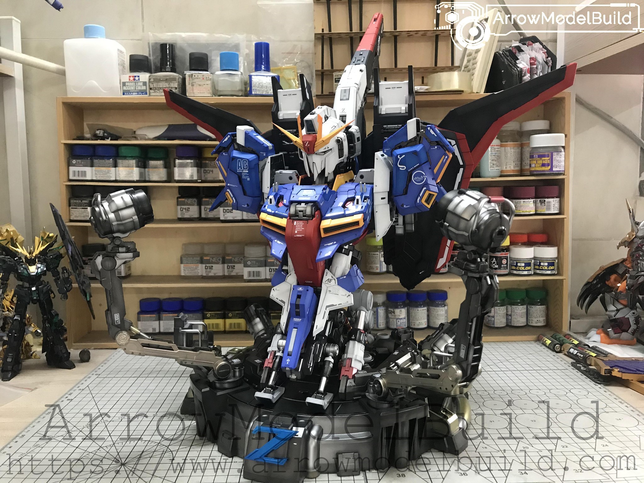 Picture of AeroModelBuild Z Gundam Head Chest with LED set Built & Painted 1/35 Model Kit