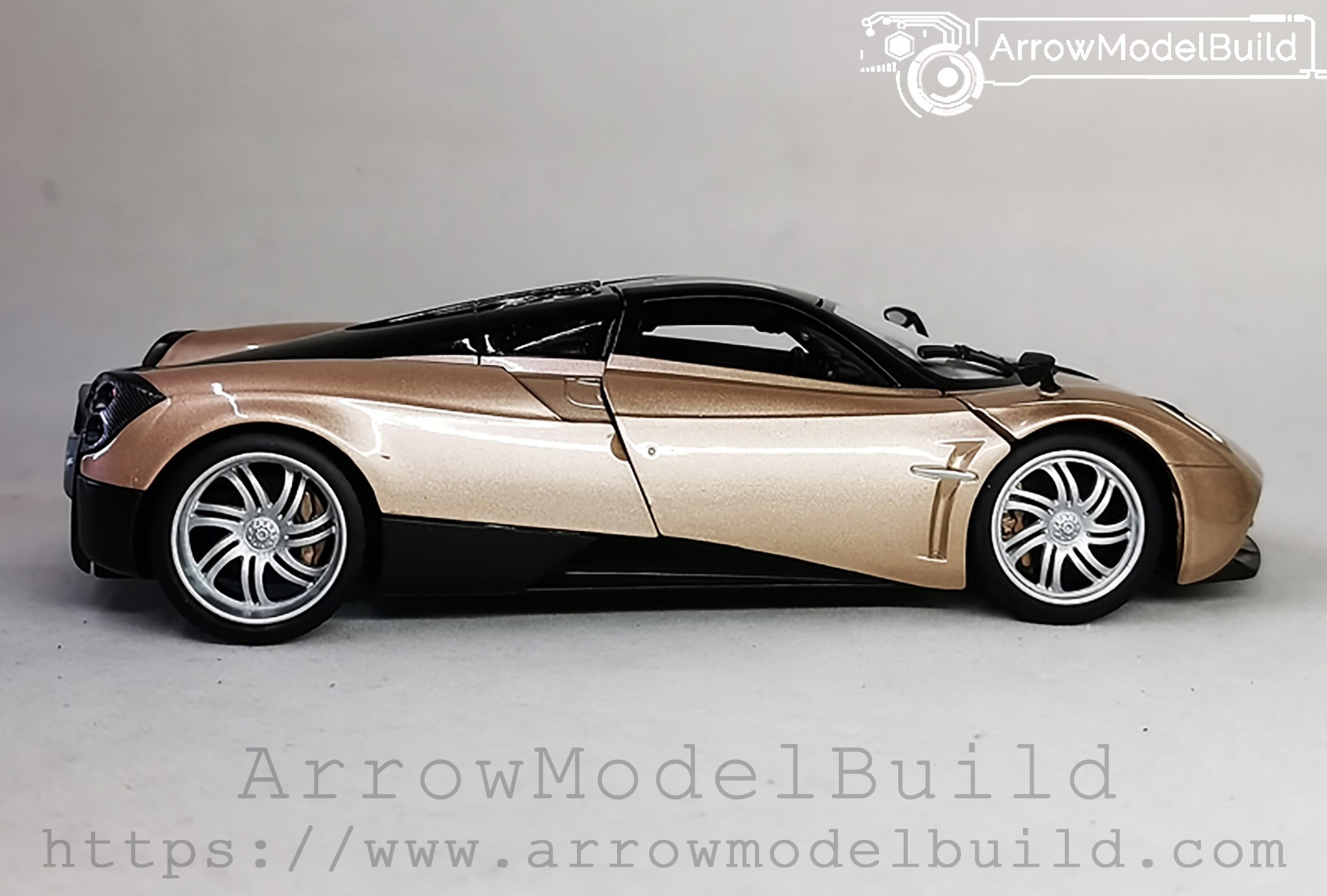 Picture of AeroModelBuild Pagani Hyuara (Luangsha Golden) Built & Painted 1/24 Model Kit