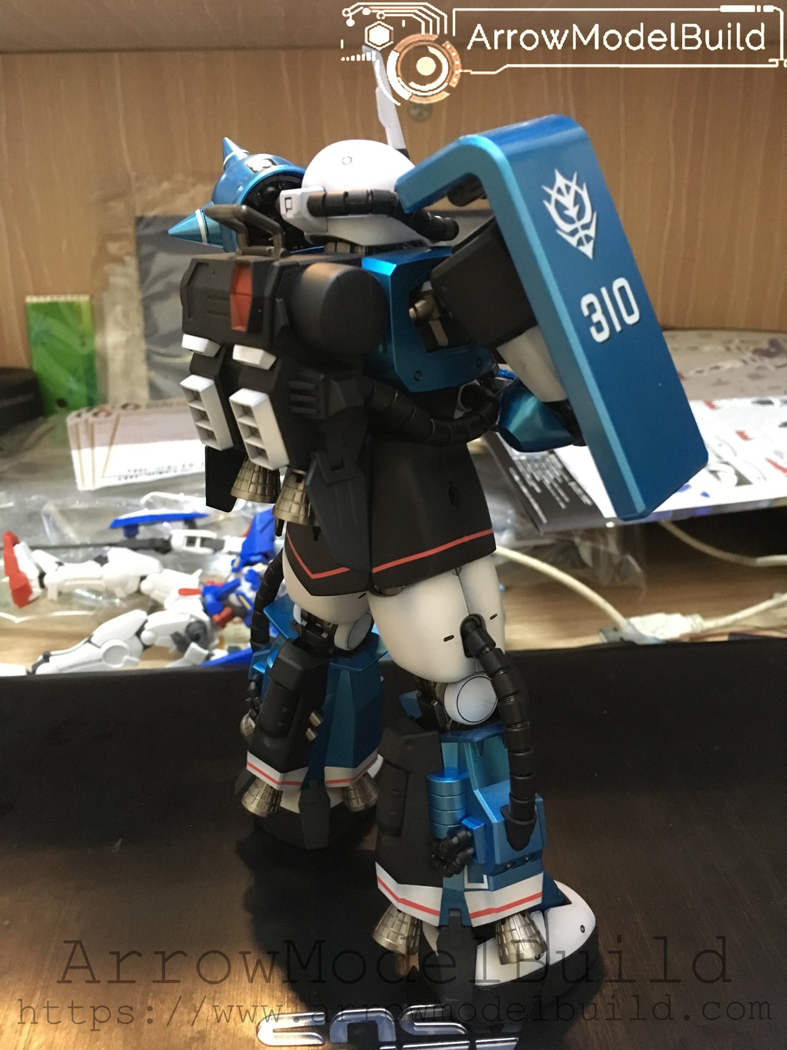 Picture of AeroModelBuild UMA Lightning's Zaku Hight Mobility Type (Metal Color) Built & Painted MG 1/100 Model Kit, Picture 5